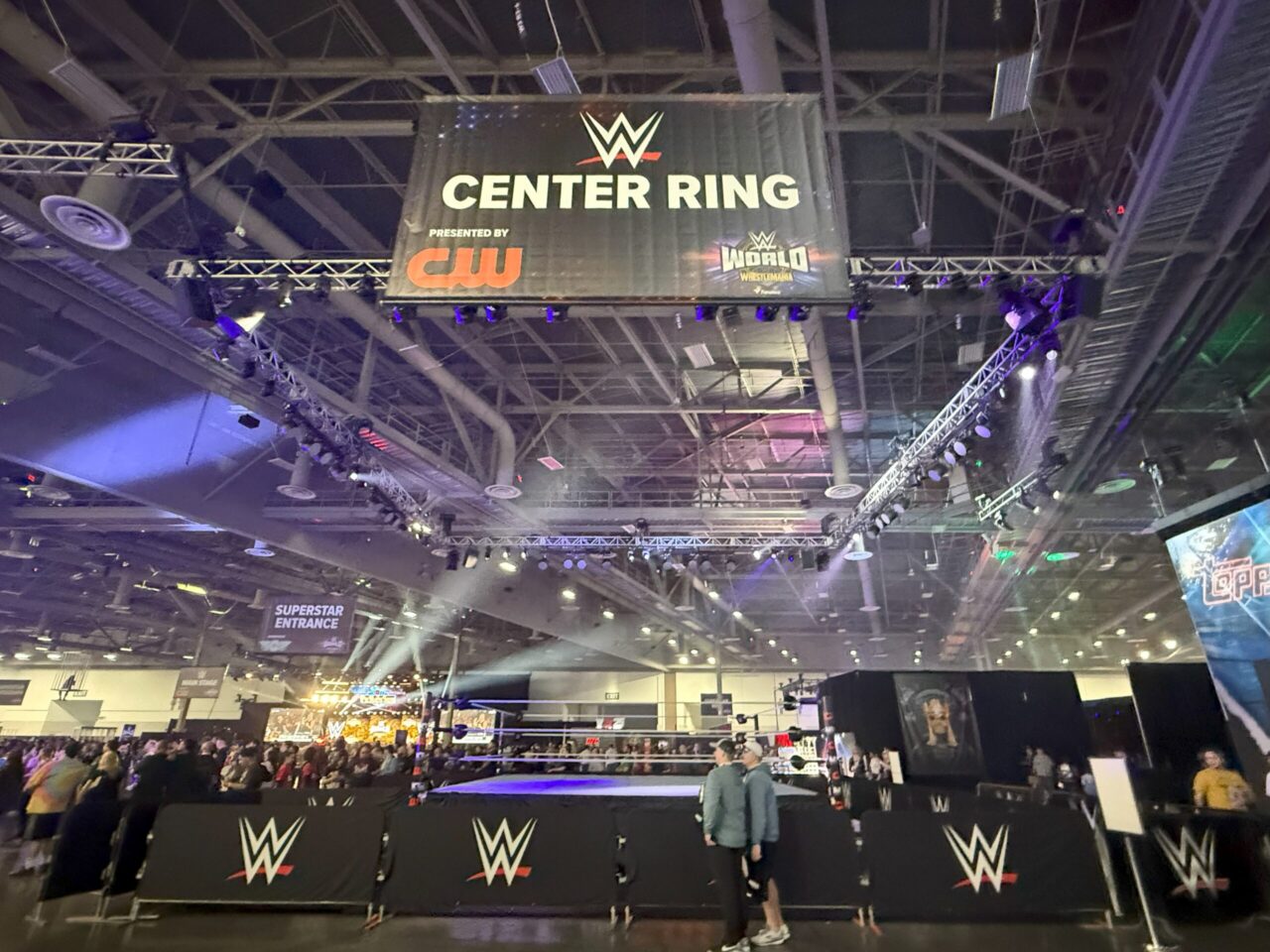 WWEワールド　センターリング
