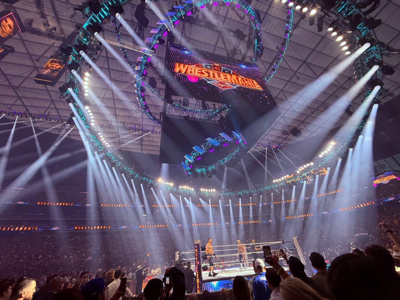 アレジアントスタジアム　WWE